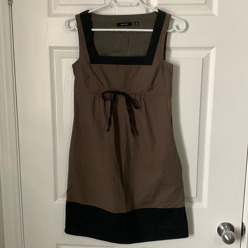 Selling one of my absolute favourite dresses - sadly it’s too tight!